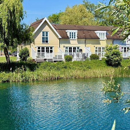 Emerald Lake House South Cerney Bagian luar foto