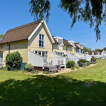 Emerald Lake House South Cerney Bagian luar foto