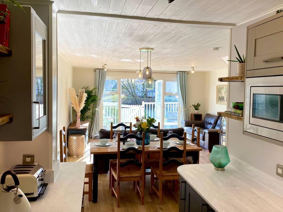 Emerald Lake House South Cerney Bagian luar foto