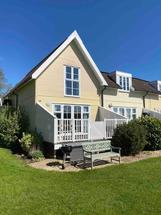Emerald Lake House South Cerney Bagian luar foto