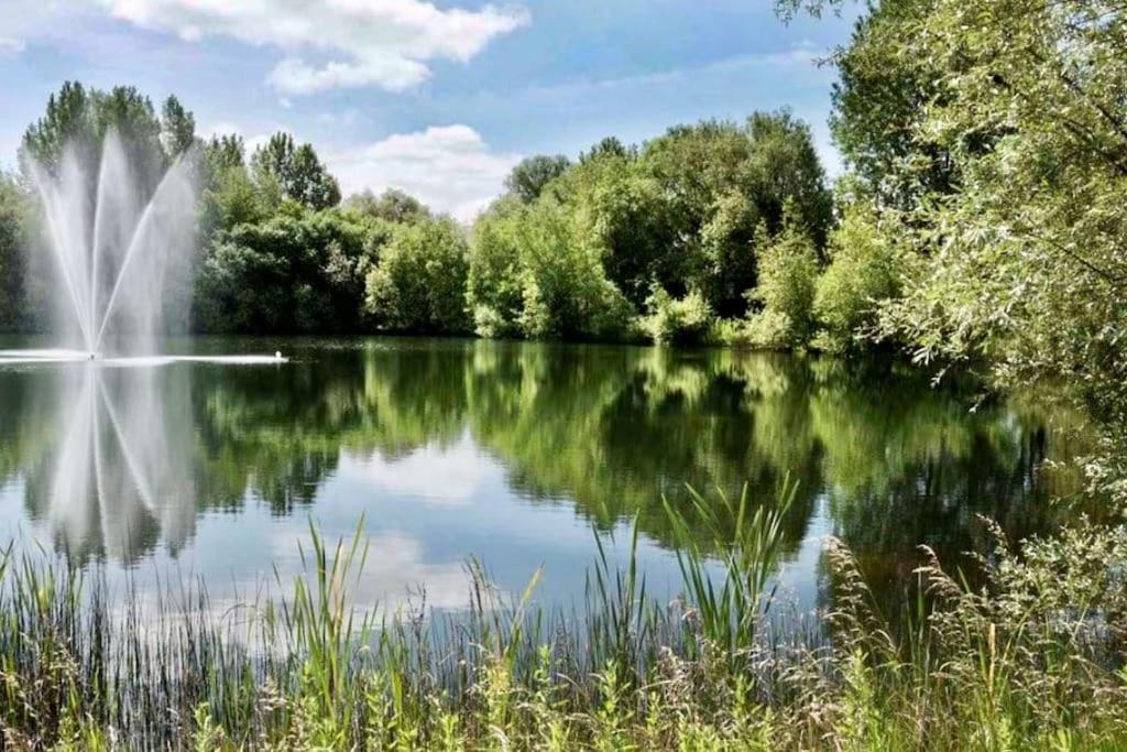 Emerald Lake House South Cerney Bagian luar foto