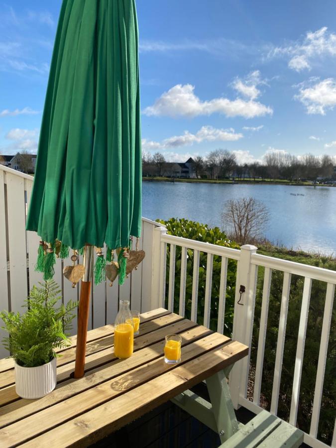 Emerald Lake House South Cerney Bagian luar foto