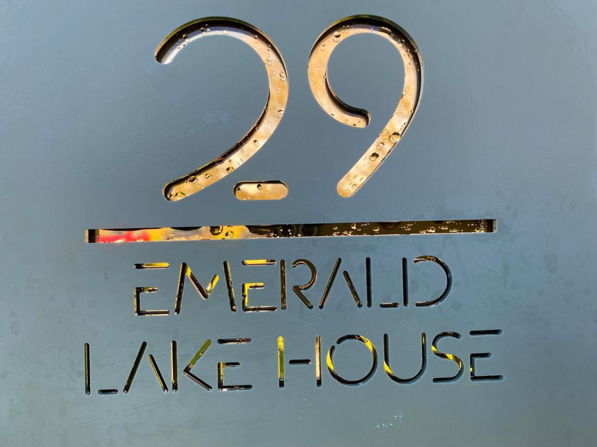 Emerald Lake House South Cerney Bagian luar foto