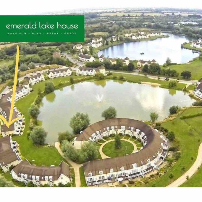 Emerald Lake House South Cerney Bagian luar foto