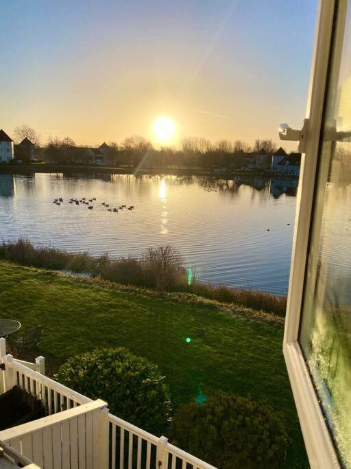 Emerald Lake House South Cerney Bagian luar foto