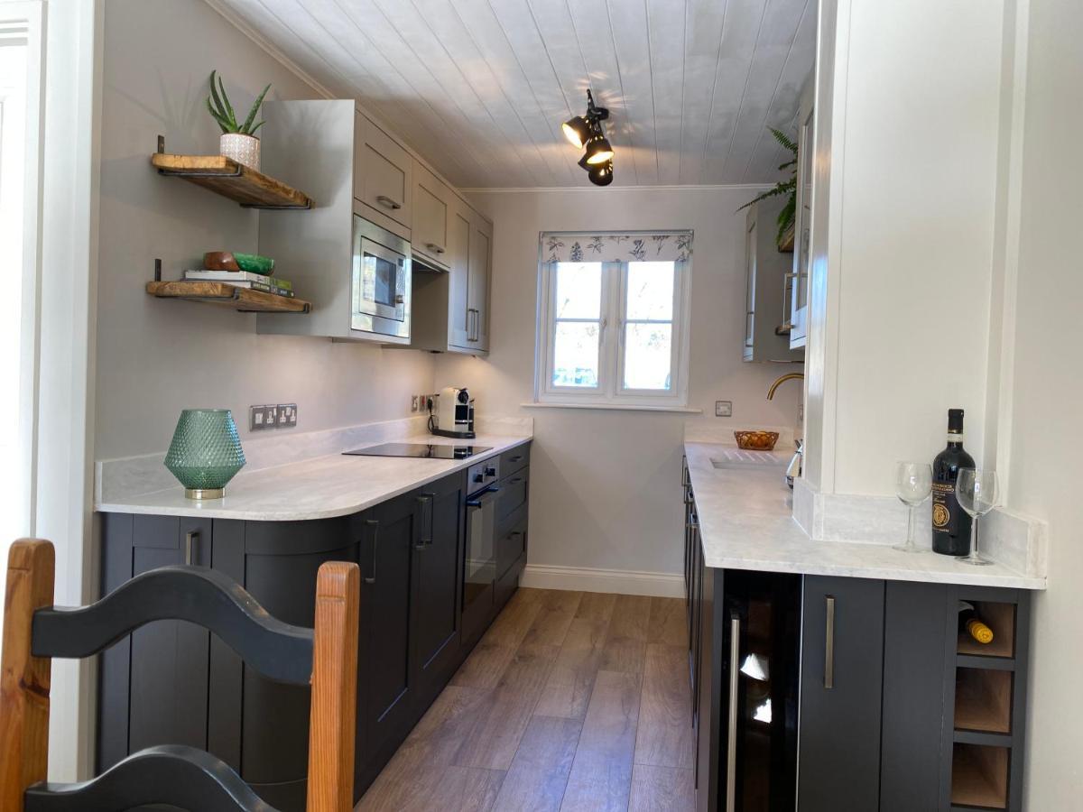 Emerald Lake House South Cerney Bagian luar foto