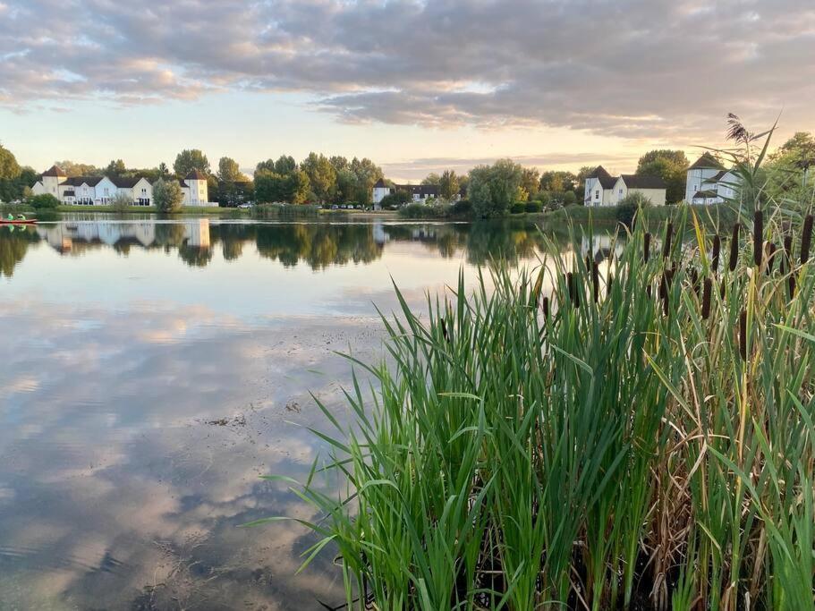 Emerald Lake House South Cerney Bagian luar foto