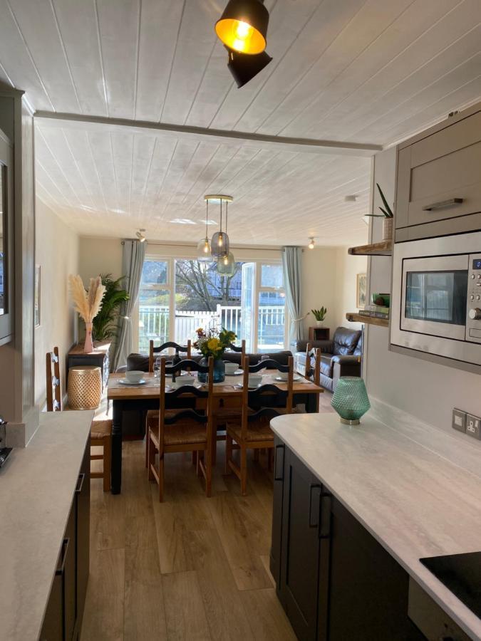 Emerald Lake House South Cerney Bagian luar foto