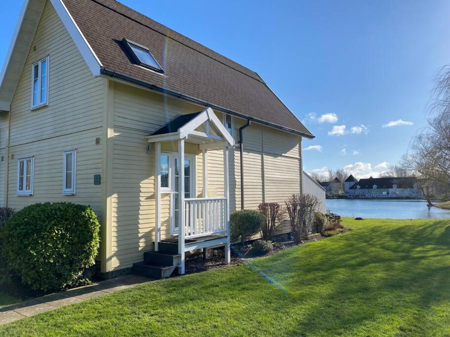 Emerald Lake House South Cerney Bagian luar foto