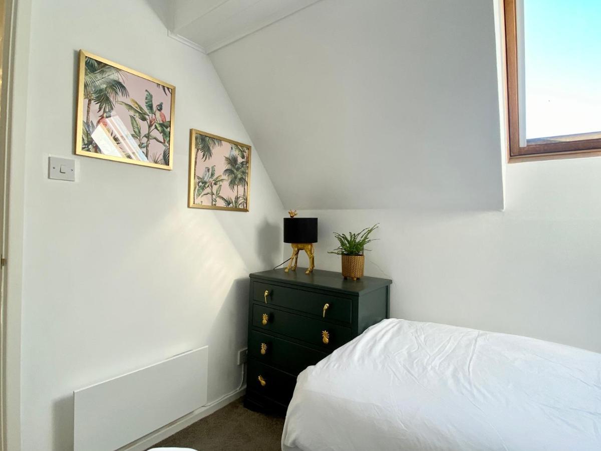 Emerald Lake House South Cerney Bagian luar foto