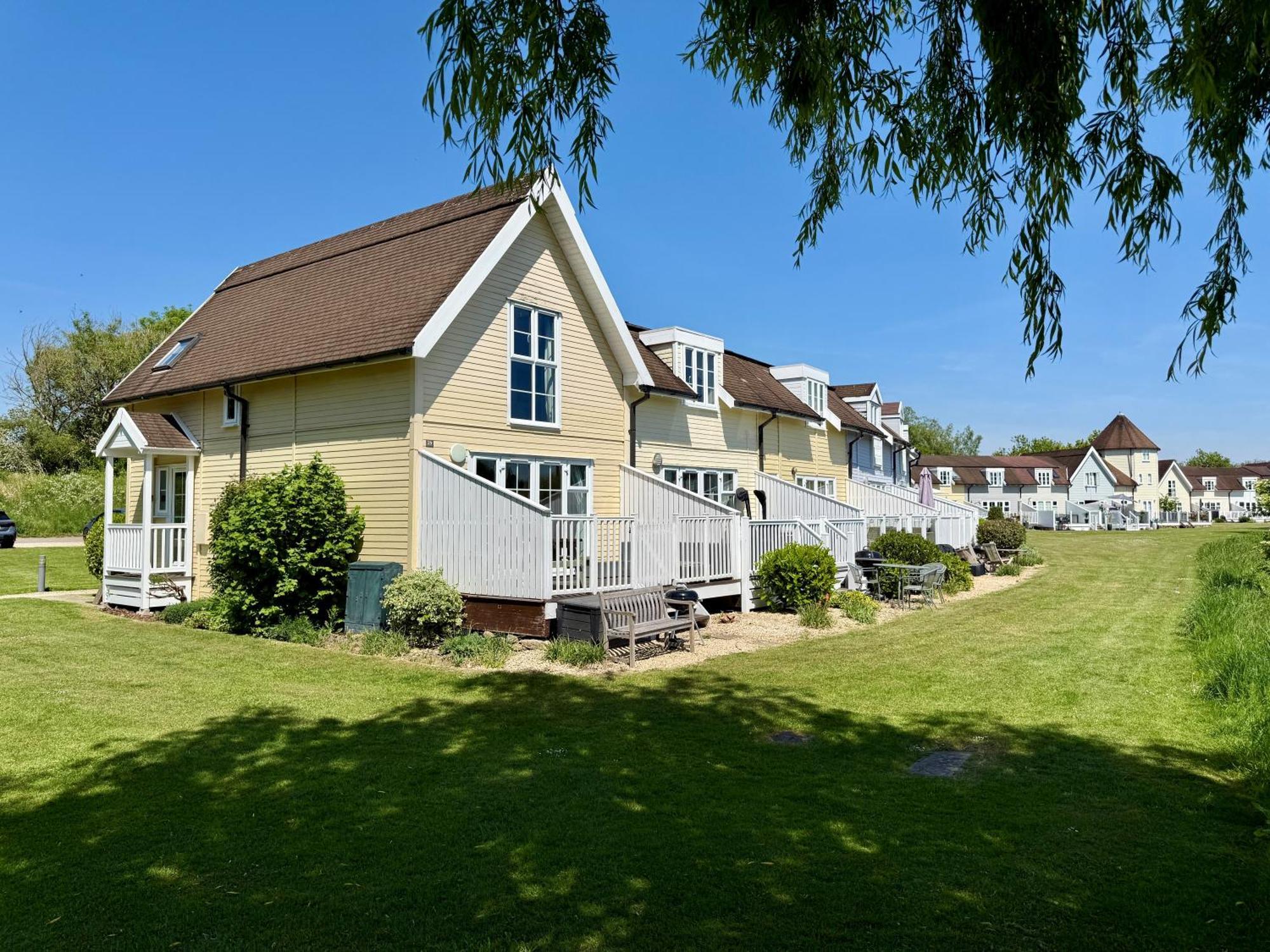 Emerald Lake House South Cerney Bagian luar foto